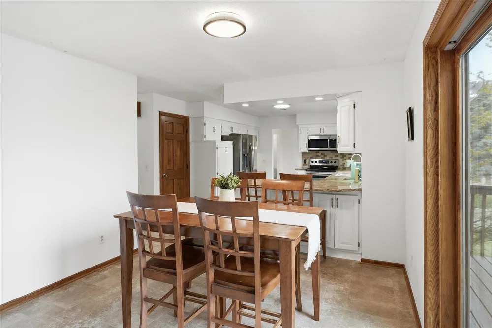 2500 Highland View Ave S, Burnsville, MN 55337