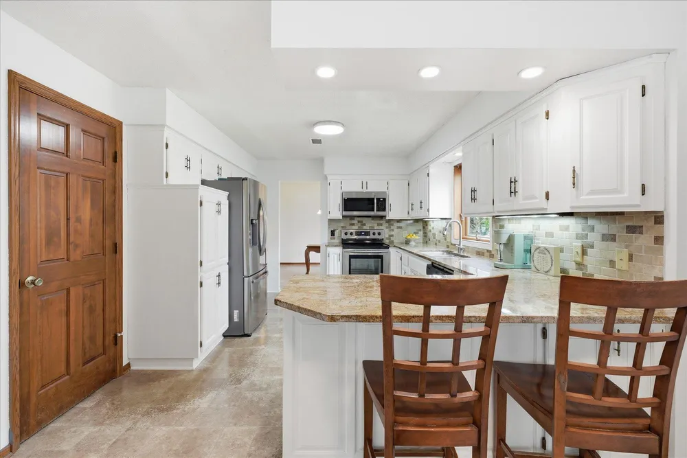 2500 Highland View Ave S, Burnsville, MN 55337