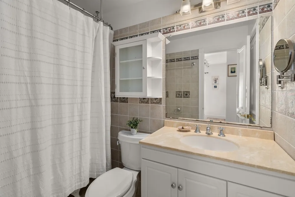 5 Spring St, Medfield, MA 02052
