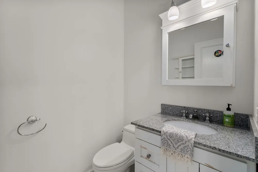 5 Spring St, Medfield, MA 02052