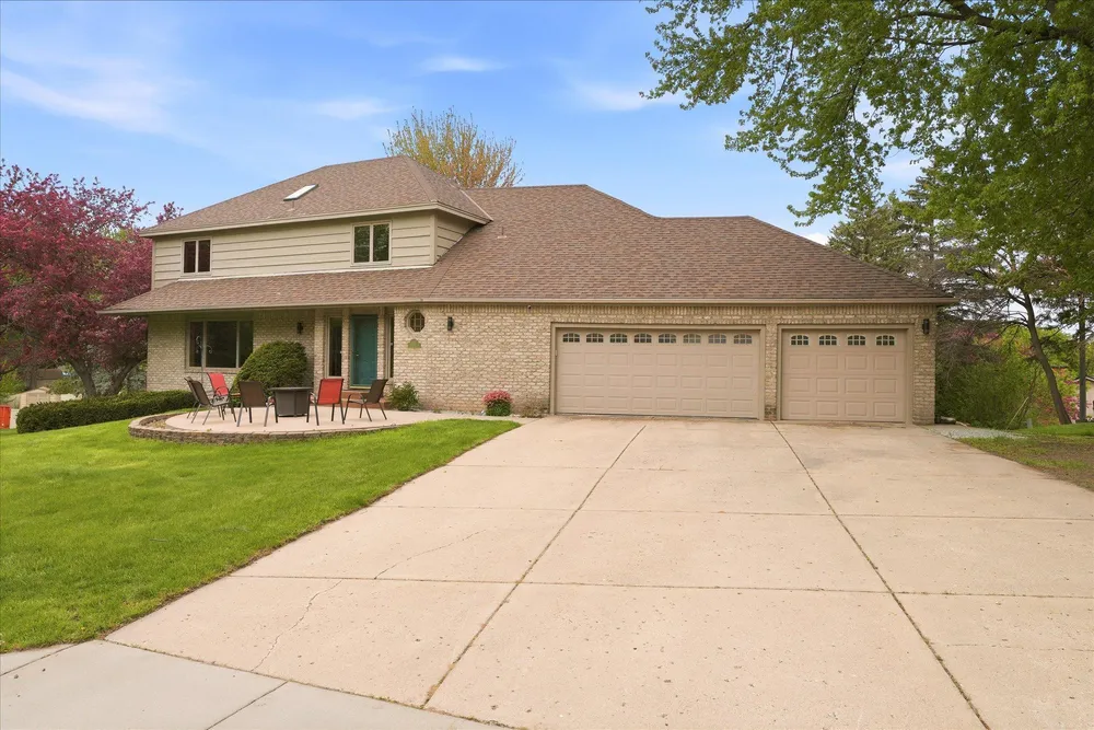 2500 Highland View Ave S, Burnsville, MN 55337