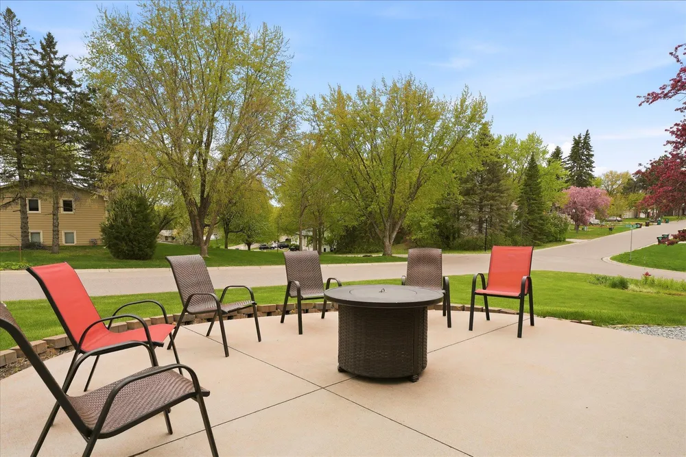 2500 Highland View Ave S, Burnsville, MN 55337