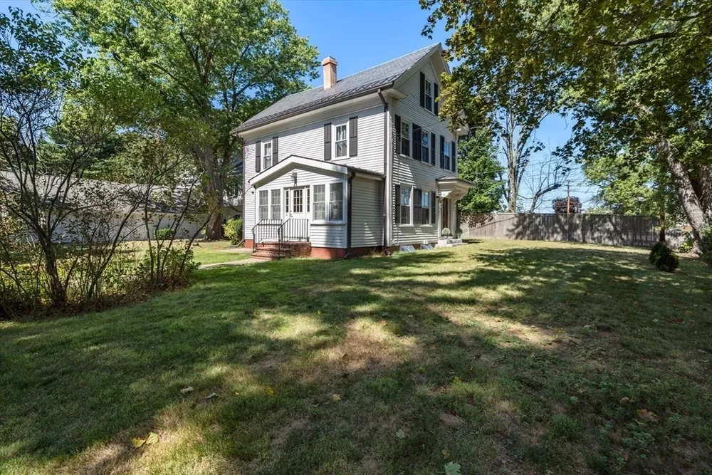 5 Spring St, Medfield, MA 02052