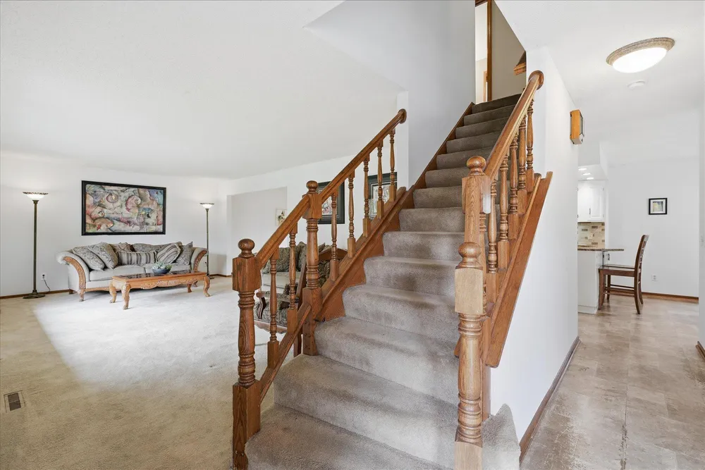 2500 Highland View Ave S, Burnsville, MN 55337