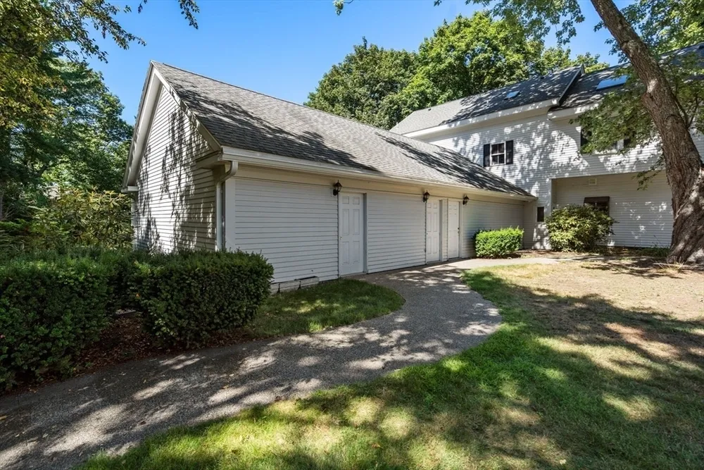 5 Spring St, Medfield, MA 02052