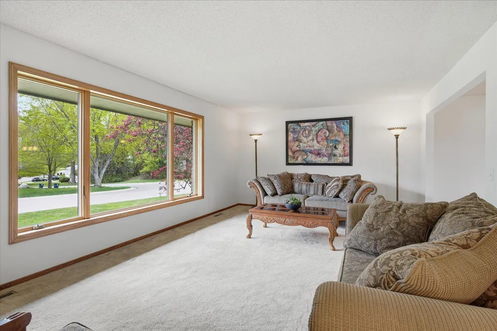 2500 Highland View Ave S, Burnsville, MN 55337
