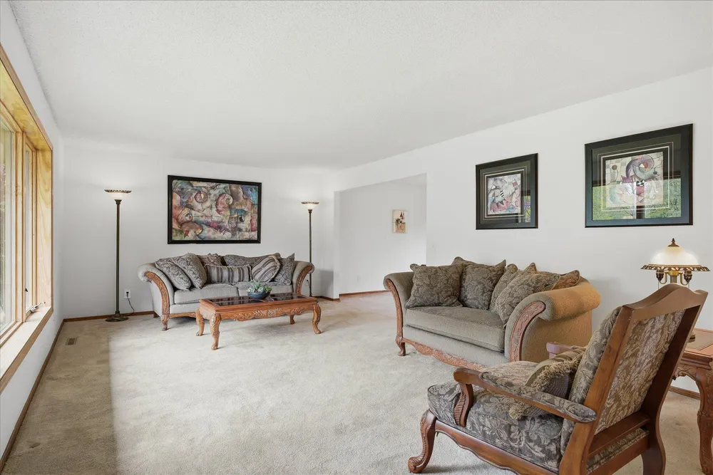 2500 Highland View Ave S, Burnsville, MN 55337