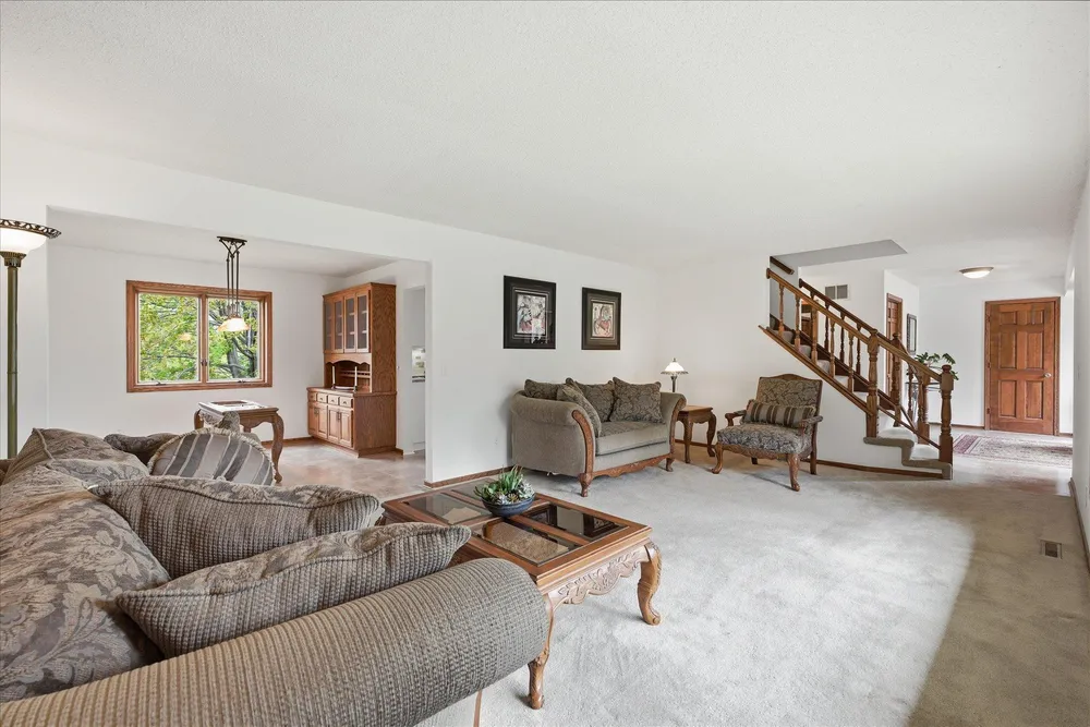 2500 Highland View Ave S, Burnsville, MN 55337