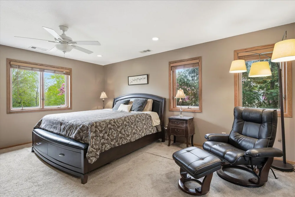 2500 Highland View Ave S, Burnsville, MN 55337