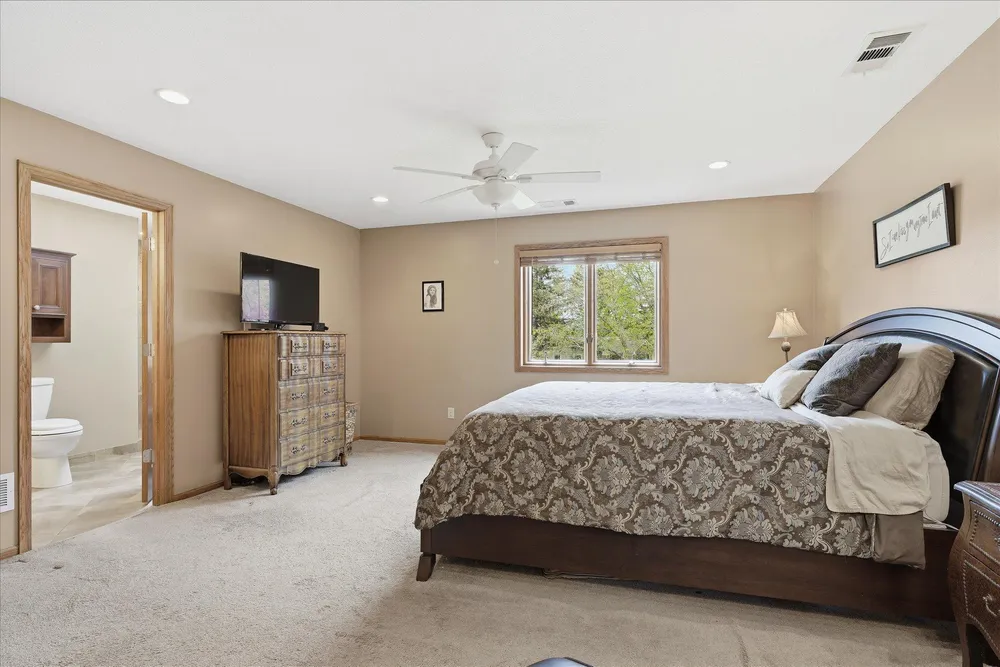 2500 Highland View Ave S, Burnsville, MN 55337