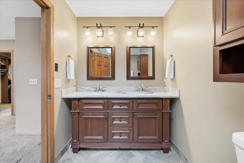 2500 Highland View Ave S, Burnsville, MN 55337