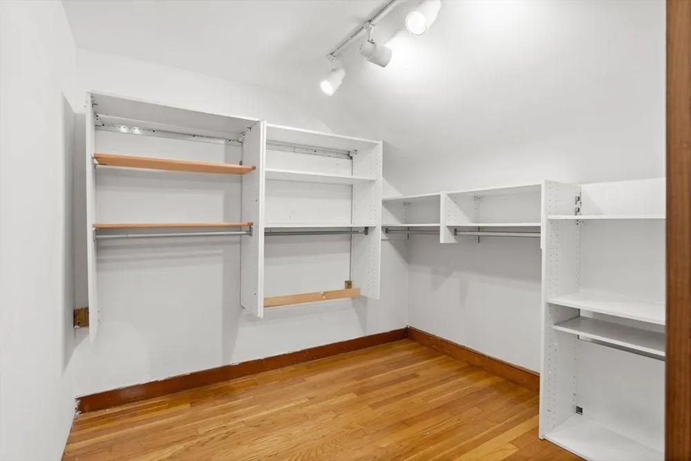 380 Cross St, Winchester, MA 01890