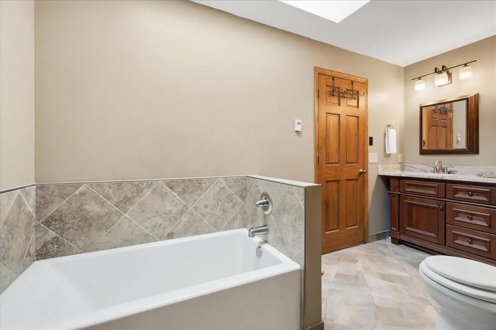 2500 Highland View Ave S, Burnsville, MN 55337