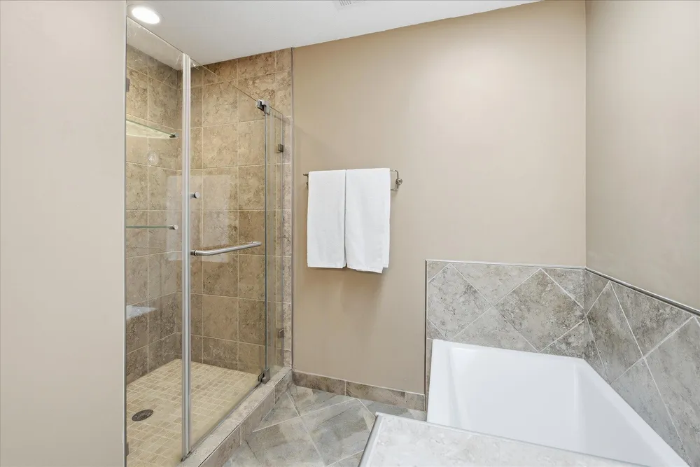 2500 Highland View Ave S, Burnsville, MN 55337