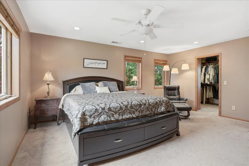 2500 Highland View Ave S, Burnsville, MN 55337