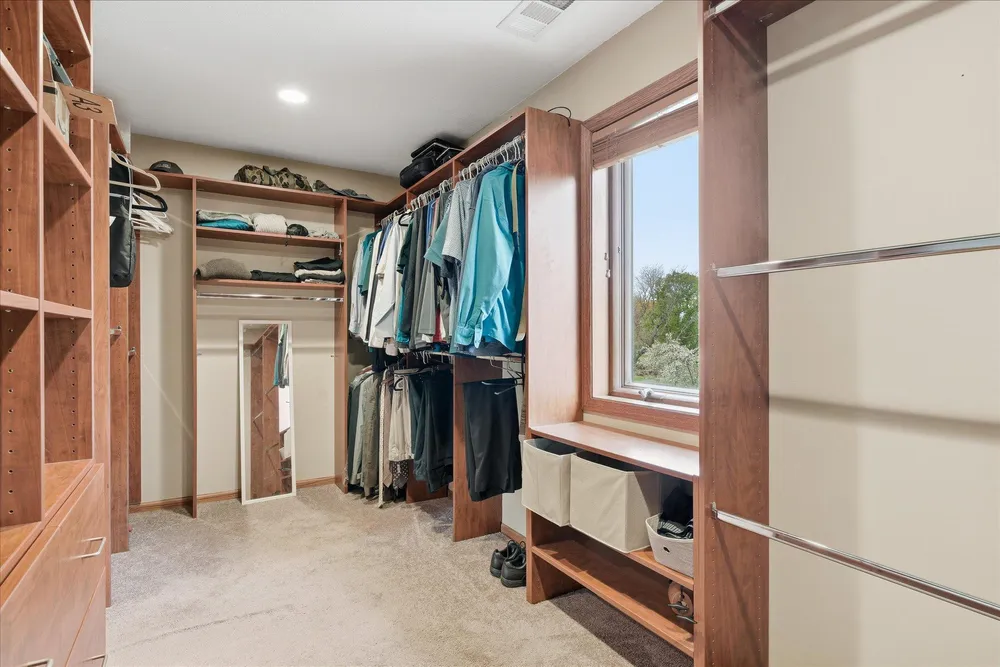 2500 Highland View Ave S, Burnsville, MN 55337