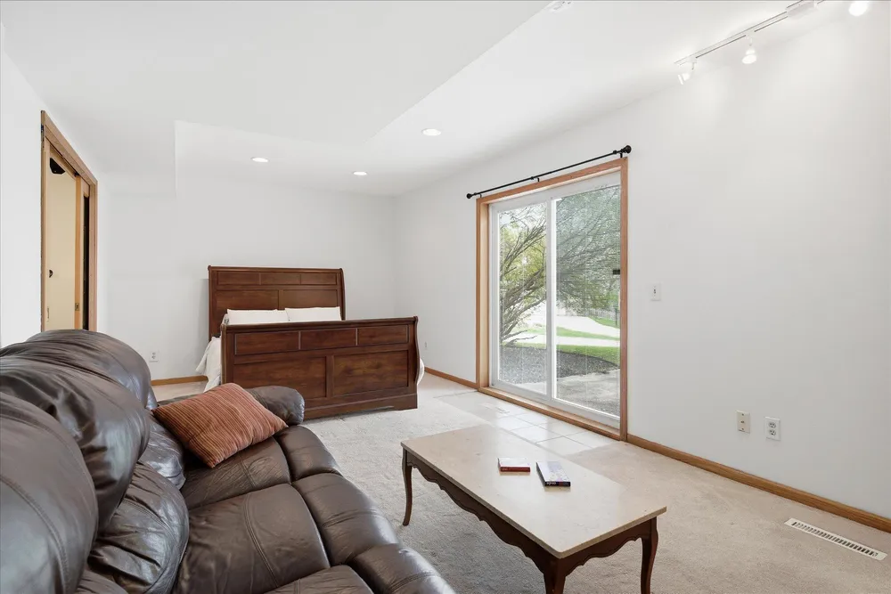 2500 Highland View Ave S, Burnsville, MN 55337