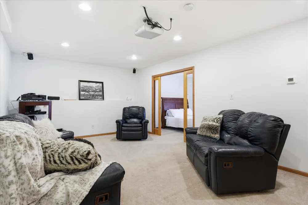 2500 Highland View Ave S, Burnsville, MN 55337