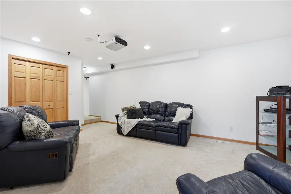 2500 Highland View Ave S, Burnsville, MN 55337
