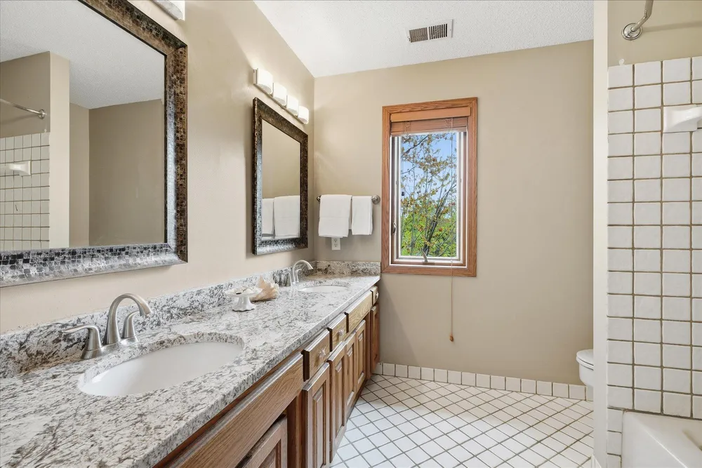2500 Highland View Ave S, Burnsville, MN 55337