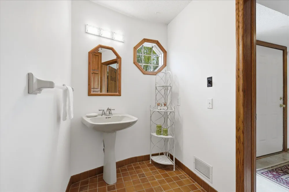 2500 Highland View Ave S, Burnsville, MN 55337