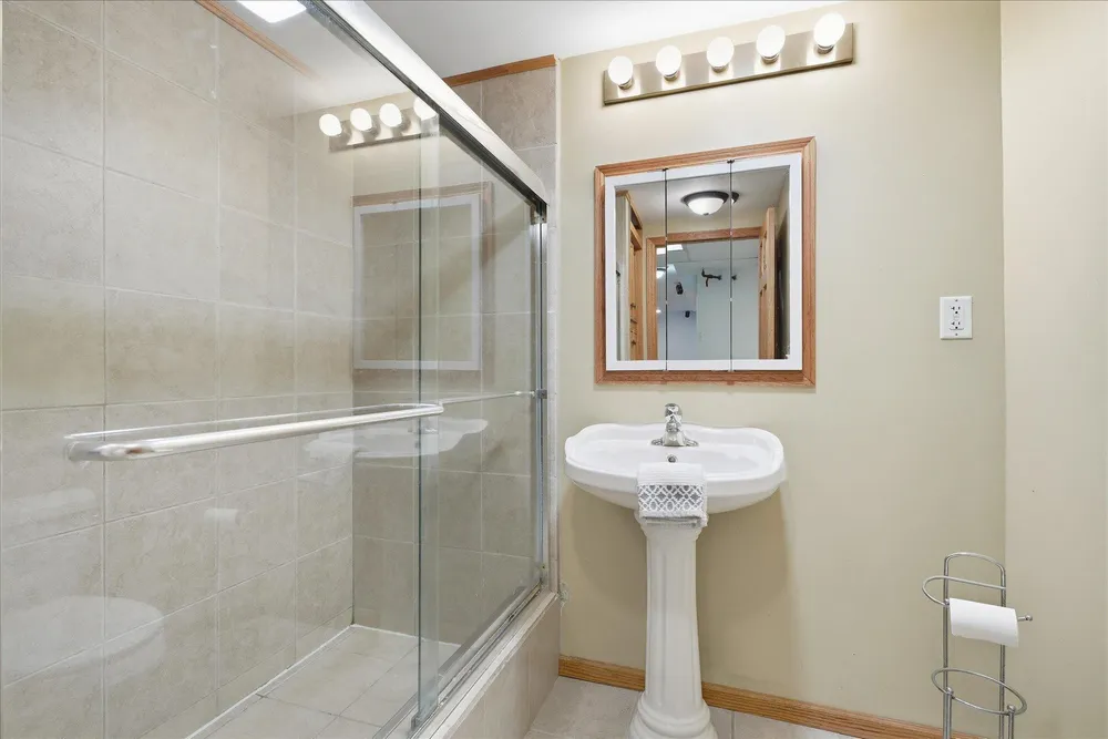 2500 Highland View Ave S, Burnsville, MN 55337