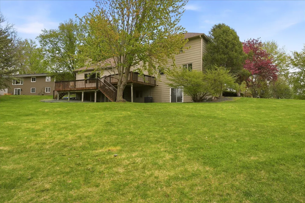 2500 Highland View Ave S, Burnsville, MN 55337