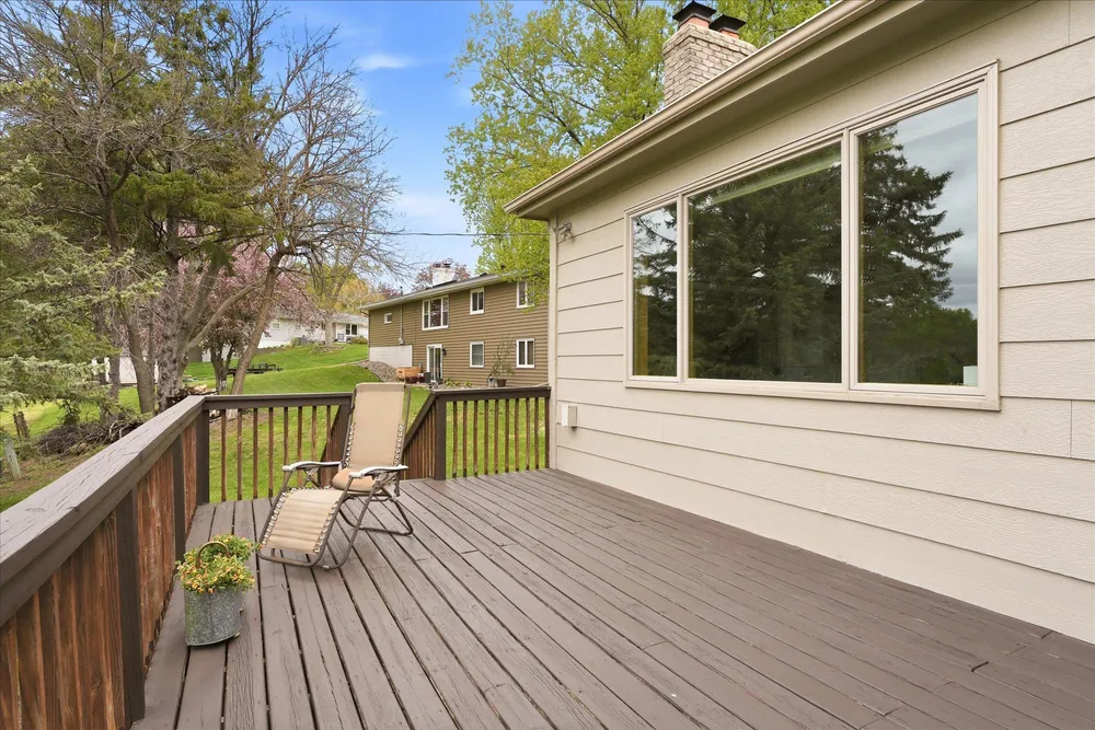 2500 Highland View Ave S, Burnsville, MN 55337