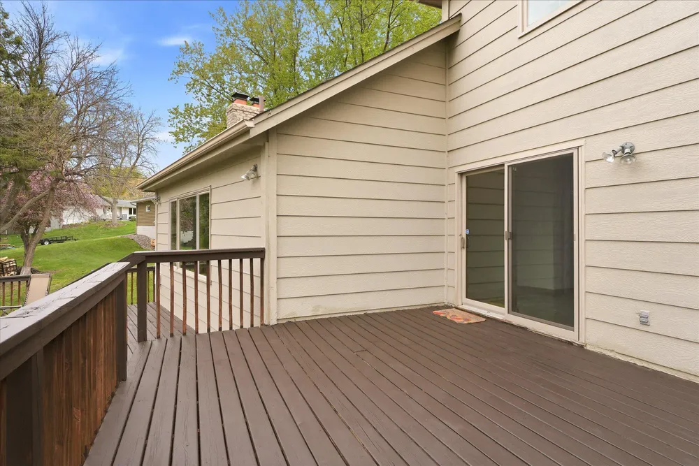 2500 Highland View Ave S, Burnsville, MN 55337