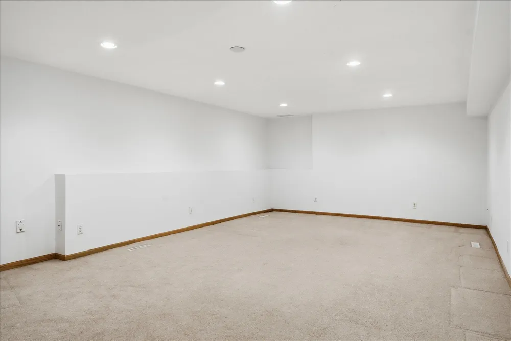 2500 Highland View Ave S, Burnsville, MN 55337