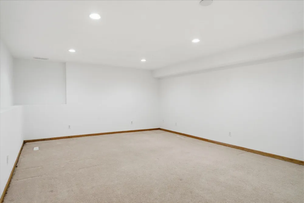 2500 Highland View Ave S, Burnsville, MN 55337