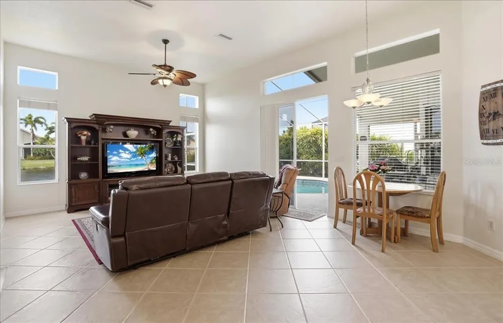 6558 41st Ct E, Sarasota, FL 34243