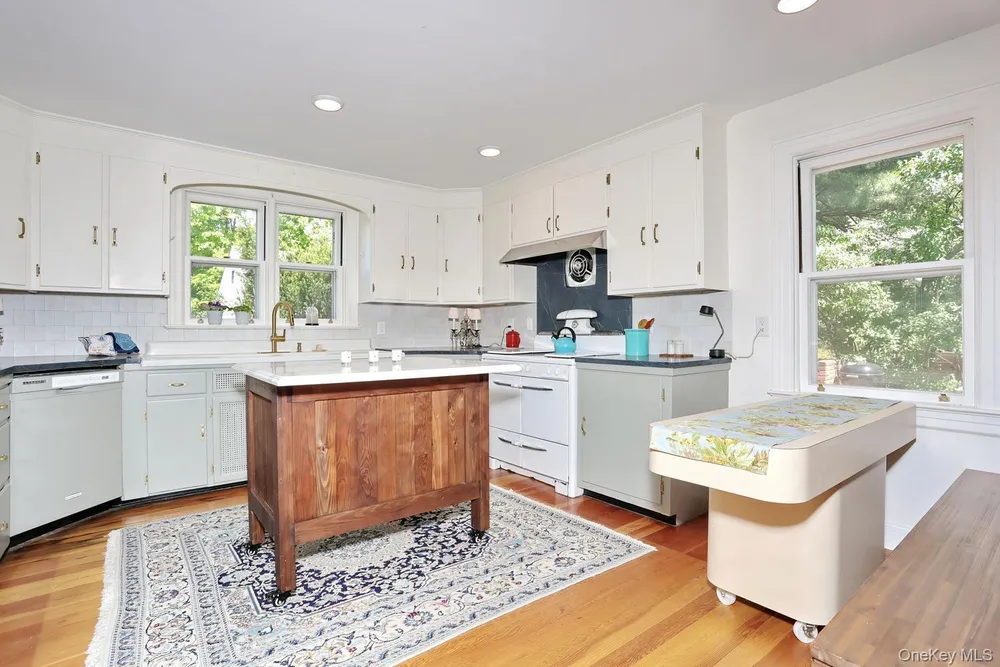288 Buena Vista Rd, New City, NY 10956
