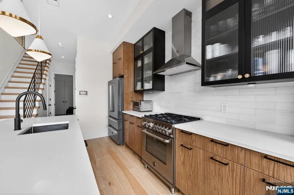 339 Palisade Ave, Jersey City, NJ 07307