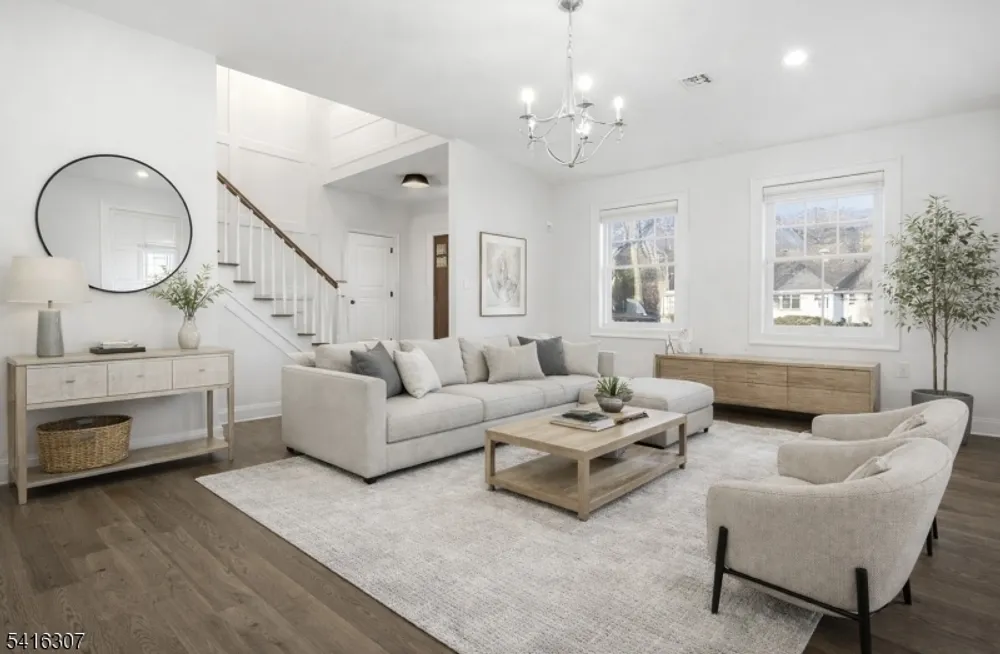 44 Manor Rd, Livingston, NJ 07039