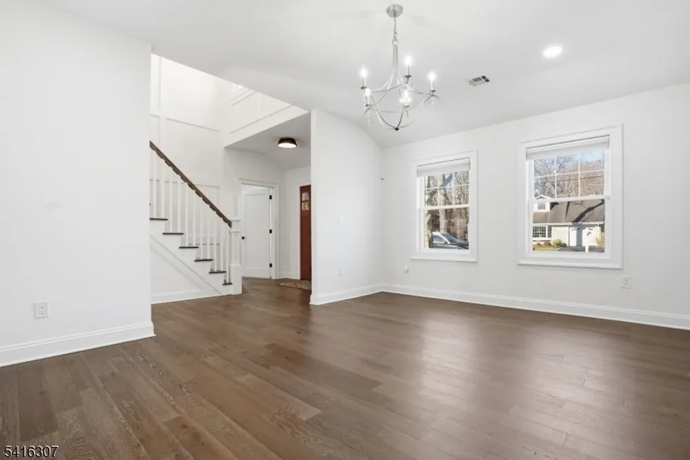 44 Manor Rd, Livingston, NJ 07039