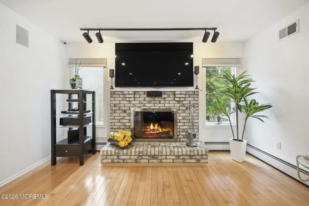 5 Emmons Ct, Marlboro, NJ 07746