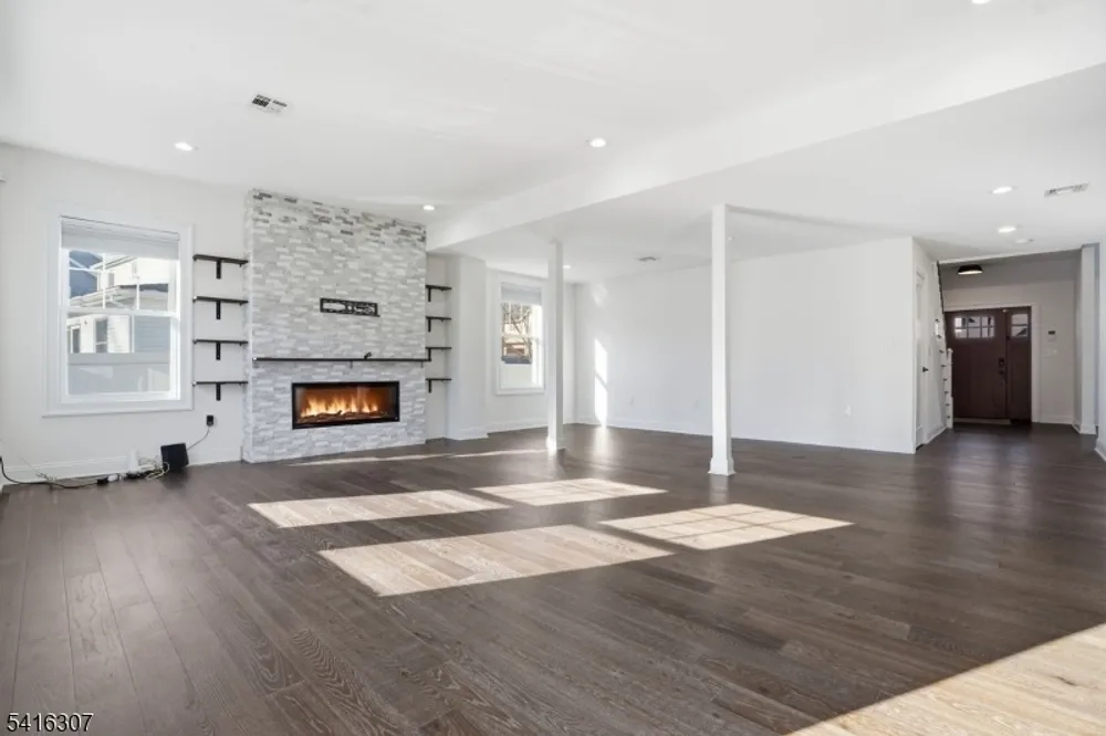 44 Manor Rd, Livingston, NJ 07039