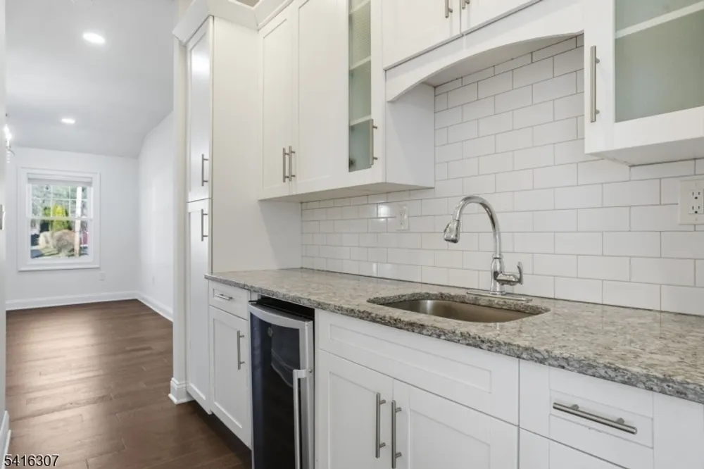 44 Manor Rd, Livingston, NJ 07039