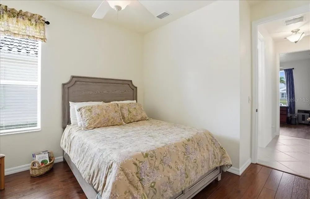 6558 41st Ct E, Sarasota, FL 34243