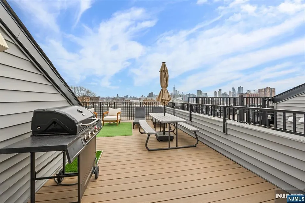 339 Palisade Ave, Jersey City, NJ 07307