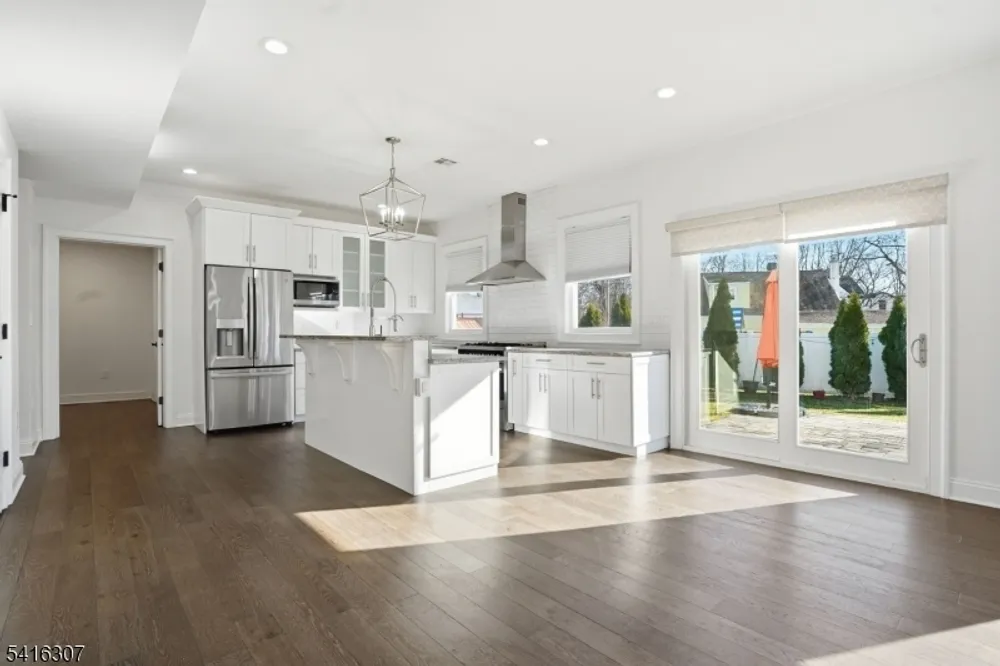 44 Manor Rd, Livingston, NJ 07039
