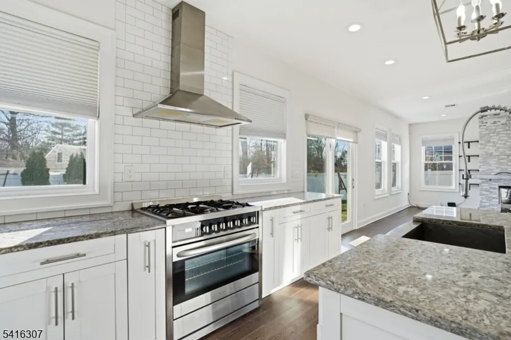 44 Manor Rd, Livingston, NJ 07039