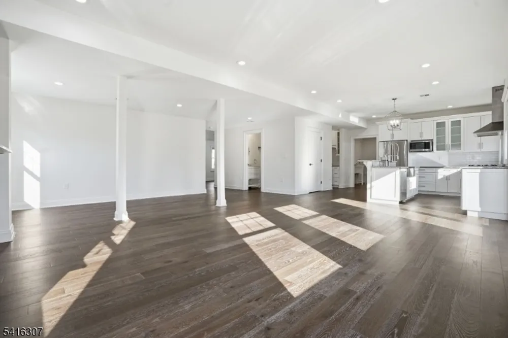 44 Manor Rd, Livingston, NJ 07039