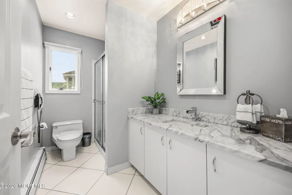 5 Emmons Ct, Marlboro, NJ 07746