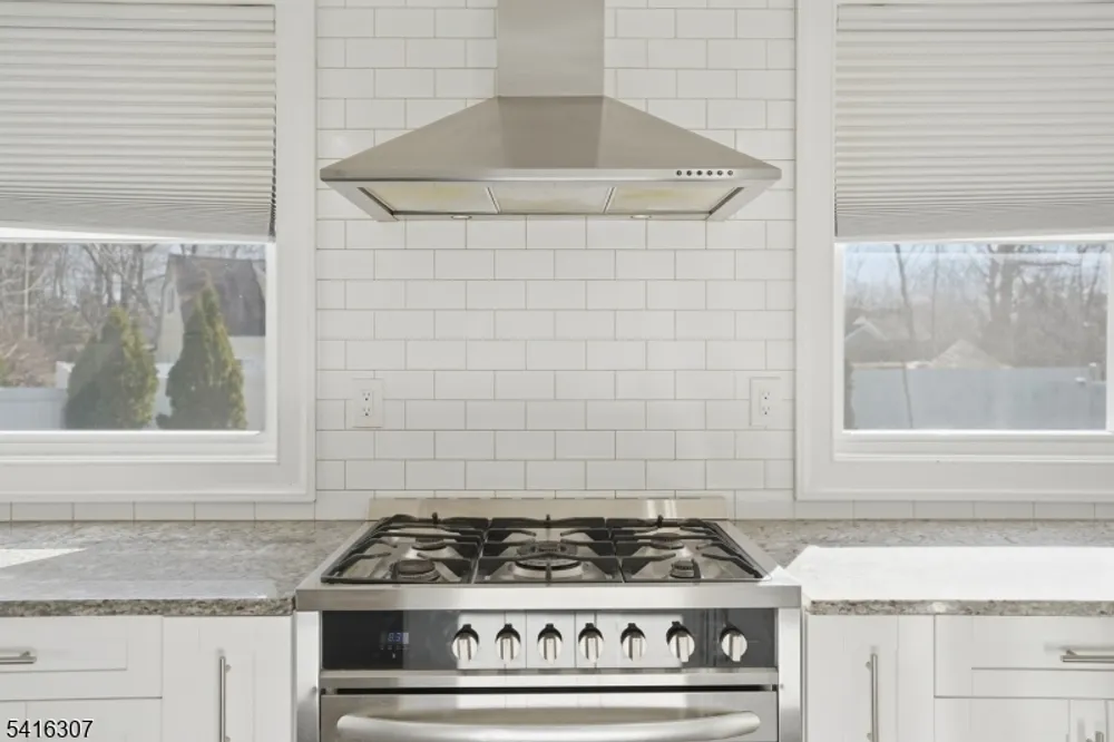 44 Manor Rd, Livingston, NJ 07039