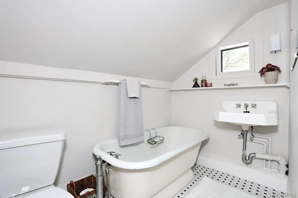 288 Buena Vista Rd, New City, NY 10956