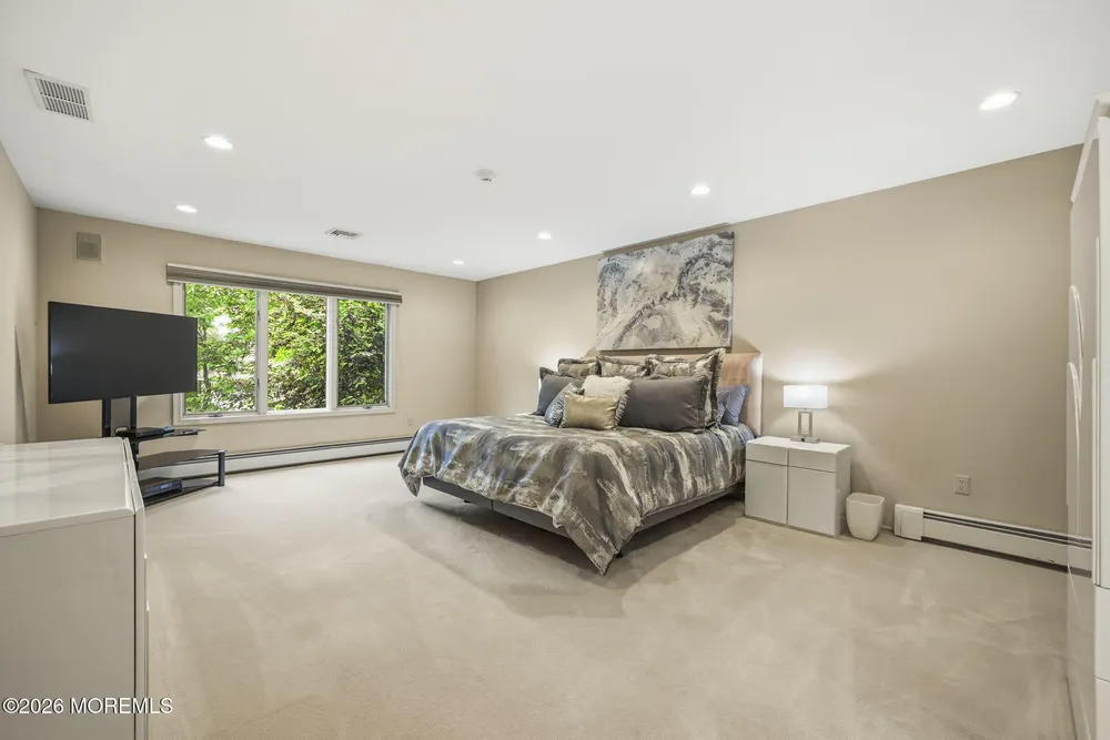 5 Emmons Ct, Marlboro, NJ 07746