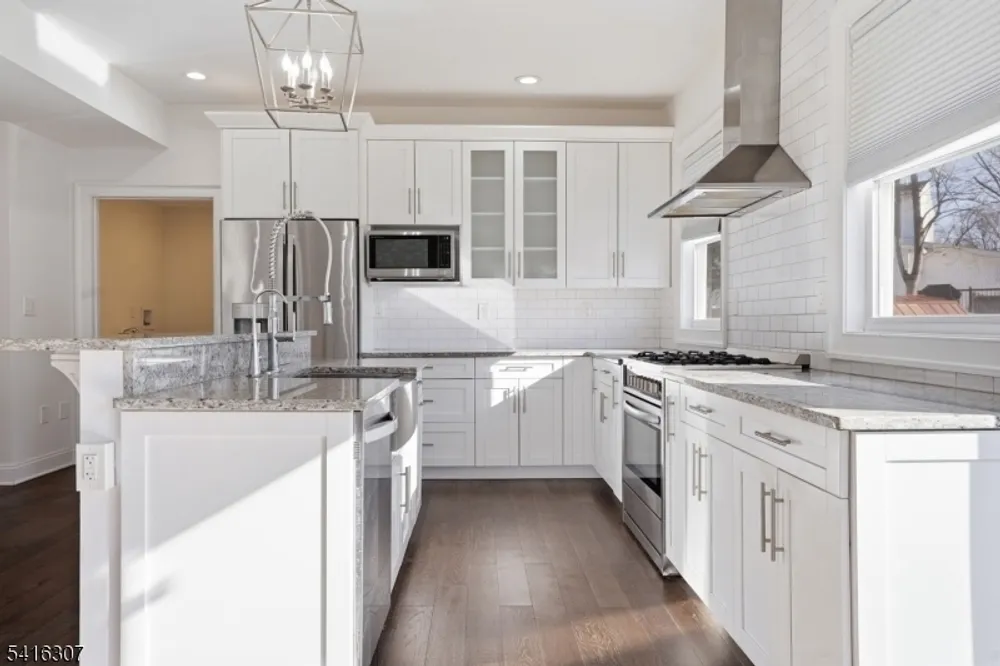 44 Manor Rd, Livingston, NJ 07039