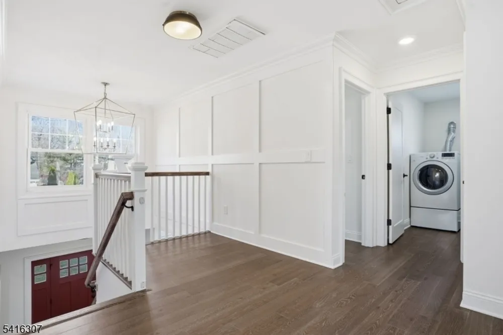 44 Manor Rd, Livingston, NJ 07039